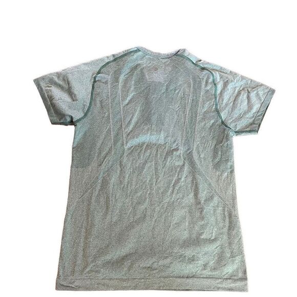 Lululemon bundle of 4 men’s shirts size s - Picture 3 of 9